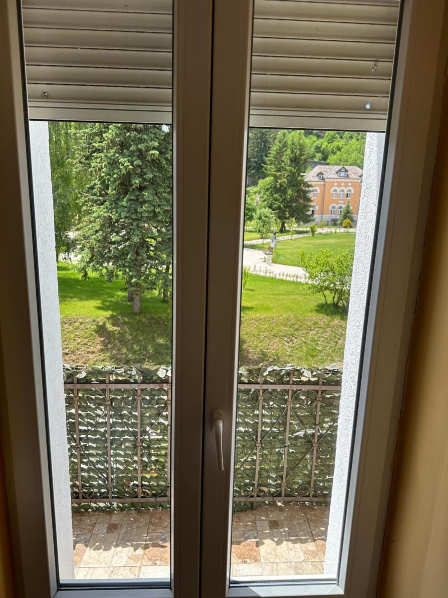 Apartments Bokan Цетинє Екстер'єр фото
